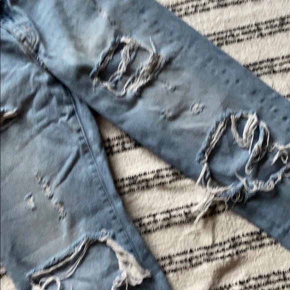 Distressed denim - Picture 3 of 5